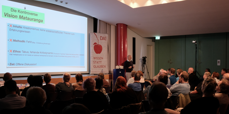 Andreas Edmüller beim Düsseldorfer Aufklärungsdienst | Foto © Eva Creutz